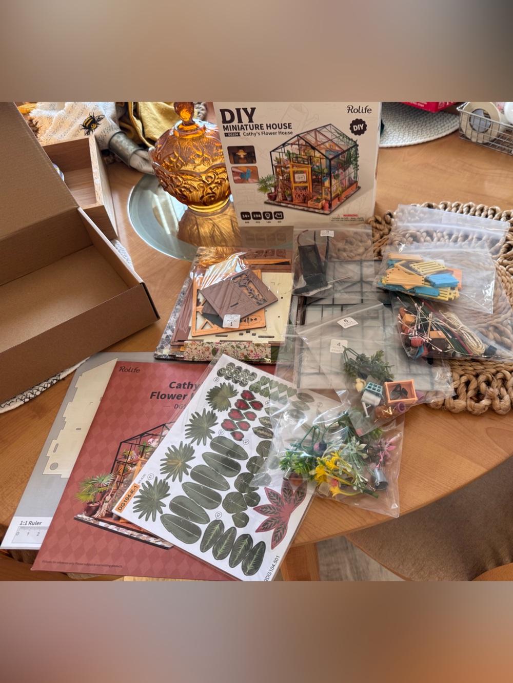Miniature Greenhouse - Picture 3 of 6